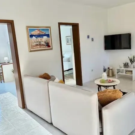아파트 Beach Apartment *